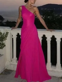 Dam Elegant One Shoulder Maxiklänning med Veckad Design